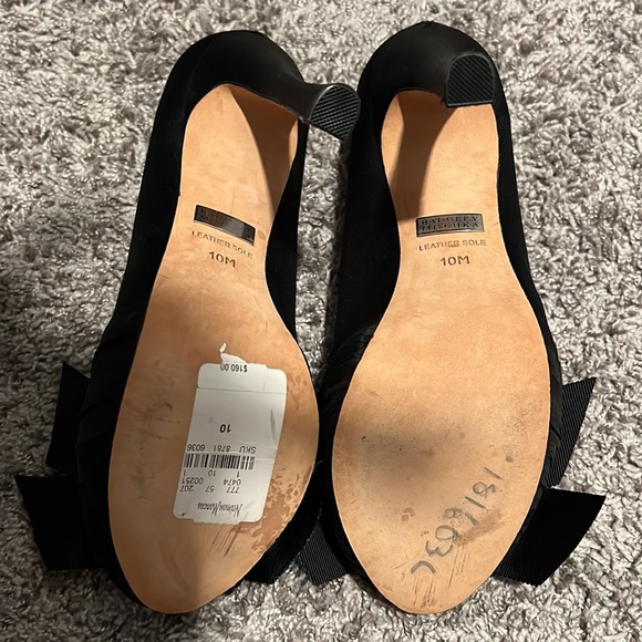 Badgley Mischka Flower Peep Toe Pump - Picture 4 of 8